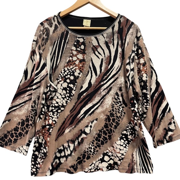 Jess & Jane Tops - Jess & Jane Wilderness Top Womens 1X Brown Animal‎ Print Rhinestone USA Safari